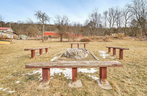 Danville Cottage | Group Getaway w/Fire Pit: Near Susquehanna River!