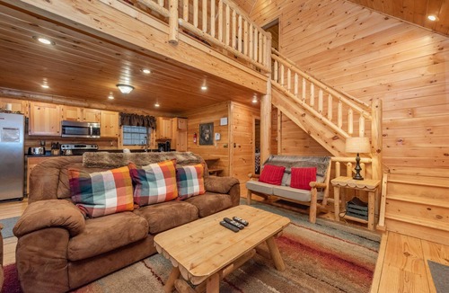 Thayerville Cabin | Group Getaway w/Loft, Fireplace & Hot Tub
