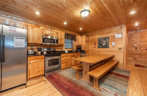 Thayerville Cabin | Group Getaway w/Loft, Fireplace & Hot Tub