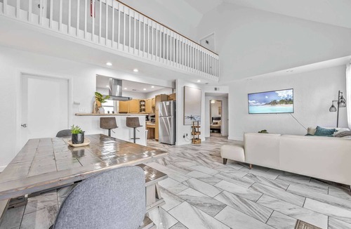 Orlando Beach House | Group getaway w/pool, river & beach access