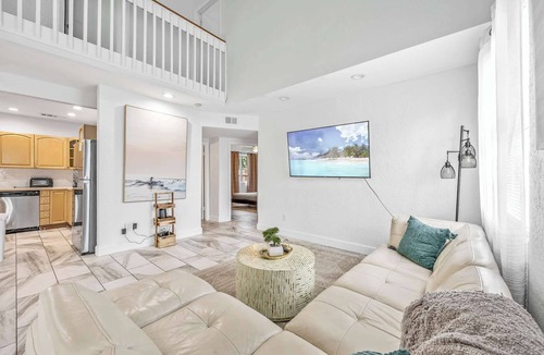 Orlando Beach House | Group getaway w/pool, river & beach access