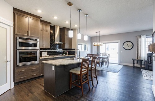 Southeast Edmonton House | Group Getaway w/Yard | Sleeps 11 | Near YEG Airpt!