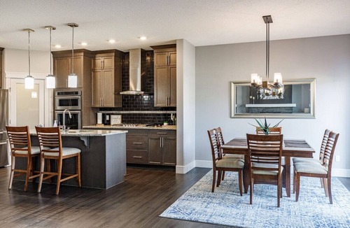 Southeast Edmonton House | Group Getaway w/Yard | Sleeps 11 | Near YEG Airpt!