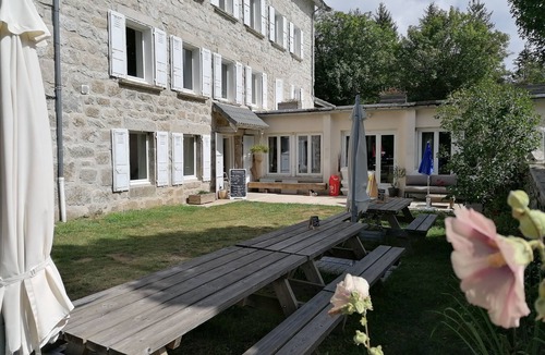 Le Chambon-sur-Lignon House | Group gîte with single rooms, no dormitories, in the heart of nature.
