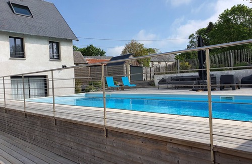 Bricqueville-sur-Mer Villa | Group gîte with swimming pool and sauna between land and sea