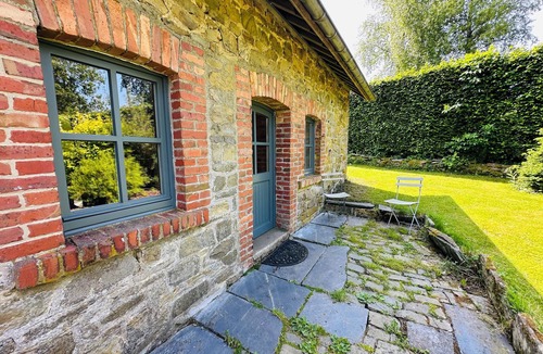 Waimes House | Group house with a pool & climbing wall (incl)