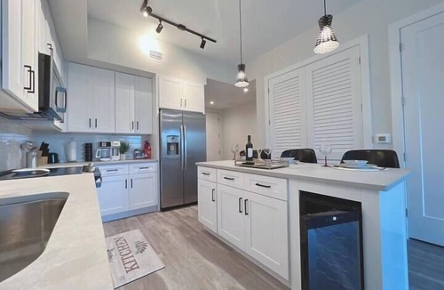 West Palm Beach Apartment | Group Lux great for up to 8 guests