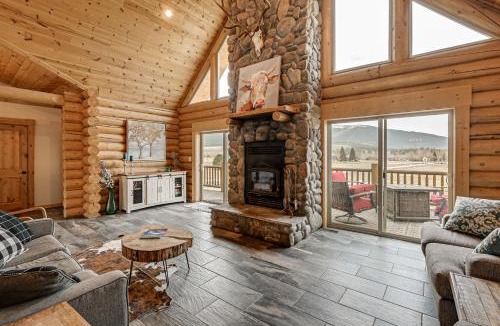 Victor House | Group Retreat in the Bitterroot Valley w/Hot Tub