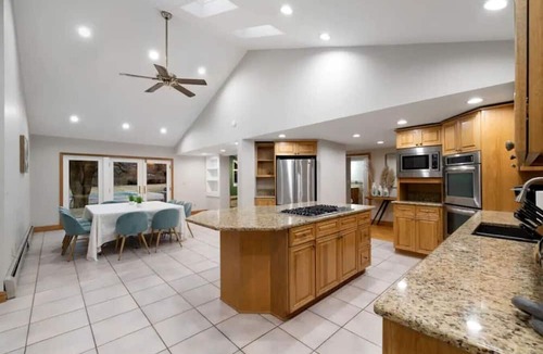 Town of Ramapo House | Group Spring Retreat | Fun Games & Gourmet Kitchen