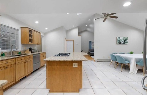 Town of Ramapo House | Group Spring Retreat | Fun Games & Gourmet Kitchen