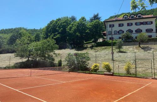 Cairo Montenotte Villa | GROUP STAY VILLA - 40 Guests - PRIVATE POOL - TENNISCOURT - PRIVATE COOK - CONVERANCE ROOM villaitaly eu