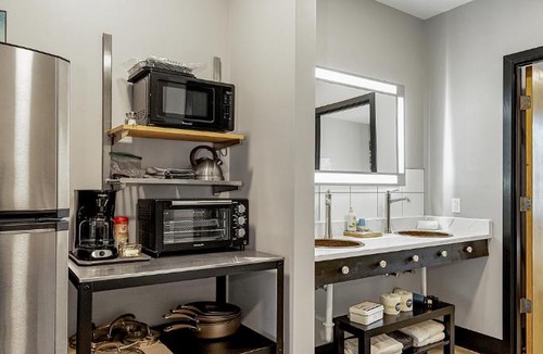 Pacific Hotel | Group suite near Six Flags with onsite activities