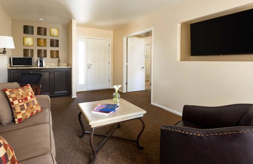 South Scottsdale Resort | Group Vacation Destination! 4 Awesome Units, 5 Pools, Pet-Friendly, Free Parking