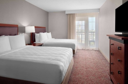 Downtown Hotel | Groups Best Choice: Cozy Suite w/Full Kitchen, Balcony & Daily Fresh Cookies