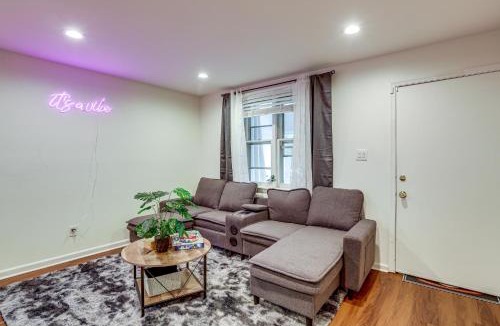 Logan - Ogontz - Fern Rock House | Groups & Pets Welcome! Spacious Philly Rowhouse