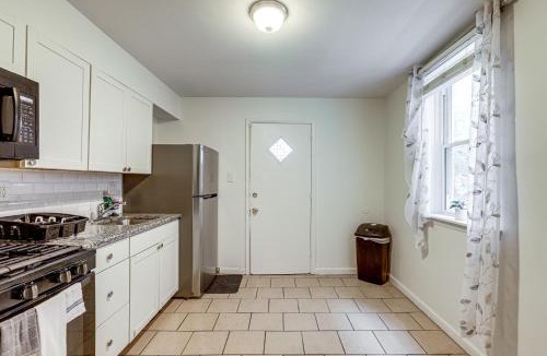 Logan - Ogontz - Fern Rock House | Groups & Pets Welcome! Spacious Philly Rowhouse