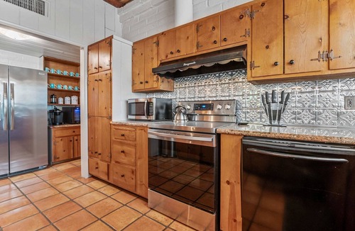 Tanque Verde House | Groups, Resort-Style Amenities & Pool Solana #5