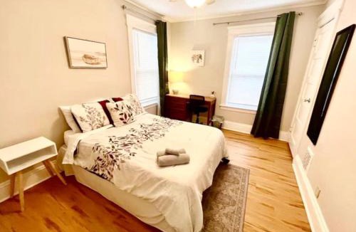 Eastside House | Groups Welcome Near SU Dome and Downtown