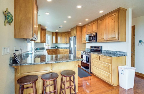 Gold Beach House | Groups Welcome! Ocean-View Escape in Gold Beach