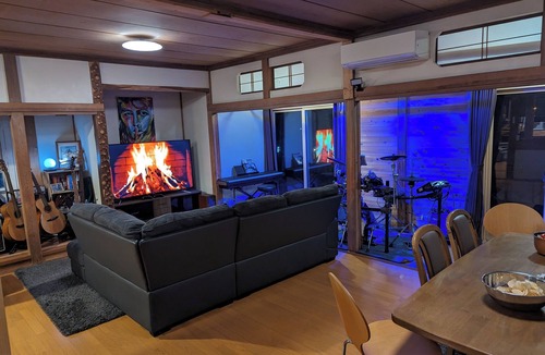 Myoko Cabin | Groups Welcome! Spacious 10-Guest Lodge in the heart of Myoko