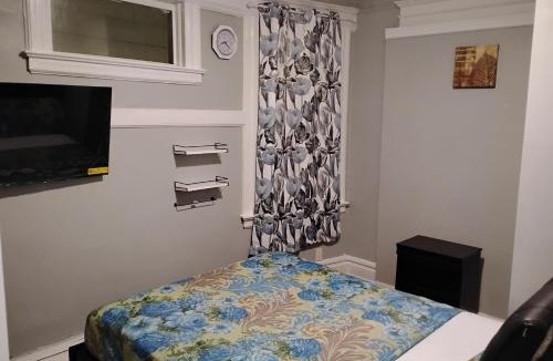 Irvington Bed & Breakfast | Grove#9