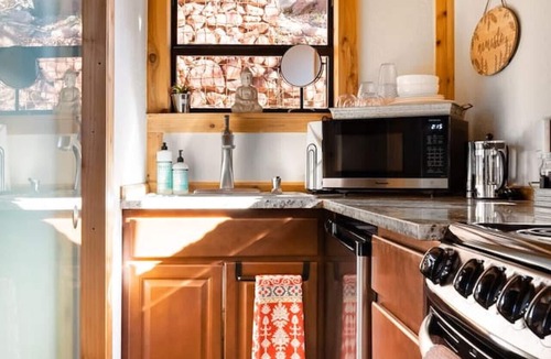 Sedona House | Grow Cabin | Hot Tub, Cold Plunge, Red Rock Canyon View, Stargazing Deck, Fire Pit