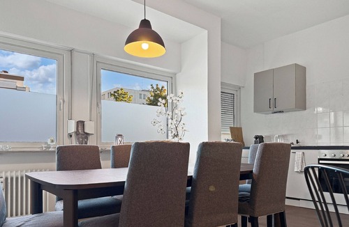 Untersendling Apartment | Gruppenloft München – PS5, Karaoke, frei Parkplatz