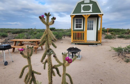 Hudspeth County Cabin | Guadalupe Mnt view Cabin with Power, AC, Minifridge, Coffee pot and Microwave.