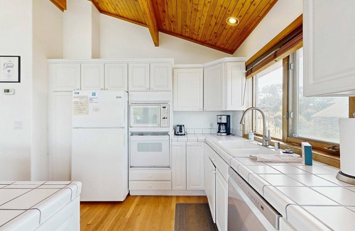 Gualala House | Gualala ocean-view home with private hot tub, dogs welcome