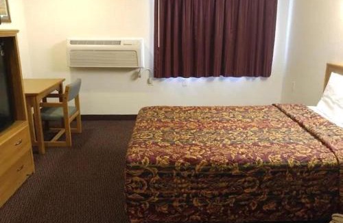 Le Center Hotel | Guardian Inn