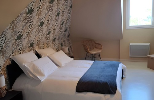 Chateau-Gontier House | Guest Rooms - La Capucine