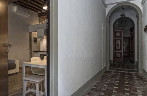 San Lorenzo Apartment | GUELFA HOUSE: restructuring, on the ground floor, comfortably accommodates 6 people