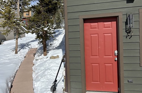 Summit Cove Apartment | Guest apartment 1 bed, 1 bath sleeps up to 4 License STR26-N1-00006