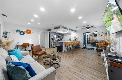 Largo House | [Guest Favourite] Family Fun Retreat | Heated Pool, Hot Tub & Arcades