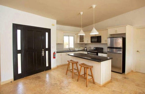 La Mulata Villa | Guest-friendly 4BD luxury villa with pool/waterpark/Wi-Fi/cable TV/free van!