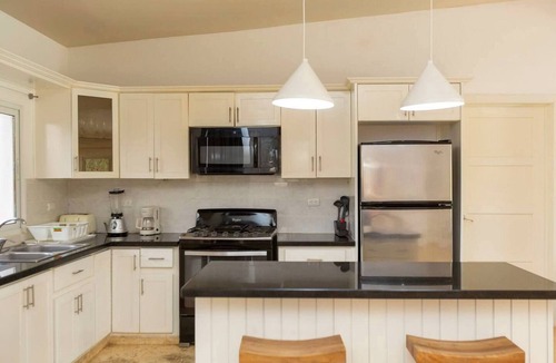La Mulata Villa | Guest-friendly 4BD luxury villa with pool/waterpark/Wi-Fi/cable TV/free van!
