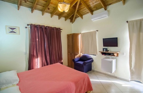Villas Ana Maria Bed & Breakfast | Guest-friendly B&B steps from bars&beaches!