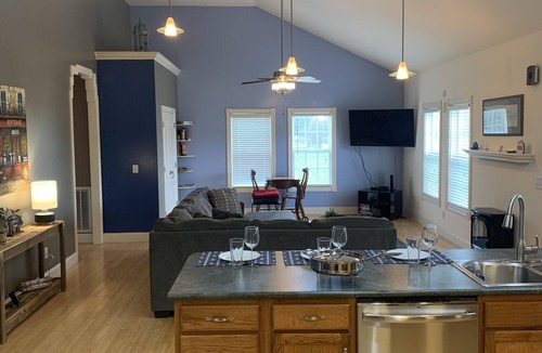 Chestnut Mound House | Guest house on 47 peaceful acres at Long and Low Farm
