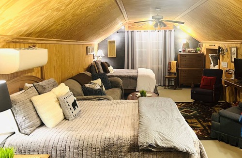 Davis House | Guest House private access, 2 level bedroom, den, kitchen to hang out and relax