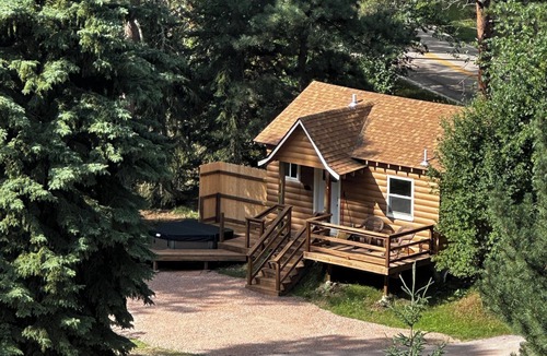 Rapid City Cabin | Guest House Studio Cabin w/Hot Tub and Beautiful Views.
