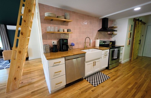 Mars Hill House | Guest house within minutes to Ski resort, Mars Hill University and Asheville, NC