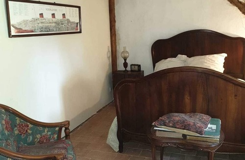 Saint-Germain-d'Aunay Bed & Breakfast | Guest room in the manor house