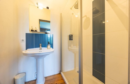 Saint-Germain-Du-Puch Bed & Breakfast | Guest Room – Château Le Noble