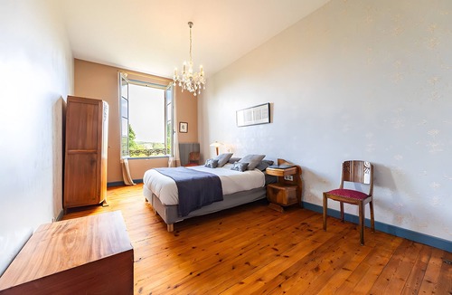 Saint-Germain-Du-Puch Bed & Breakfast | Guest Room – Château Le Noble