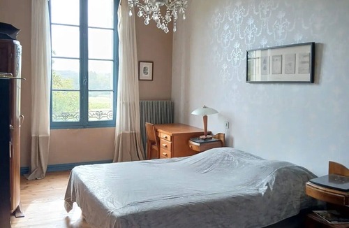 Saint-Germain-Du-Puch Bed & Breakfast | Guest Room – Château Le Noble