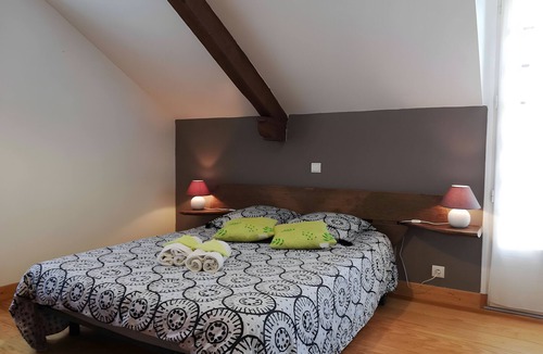 Nauviale Bed & Breakfast | Guest Room “Beaucaire” with Shared Pool, Garden, and Wi-Fi