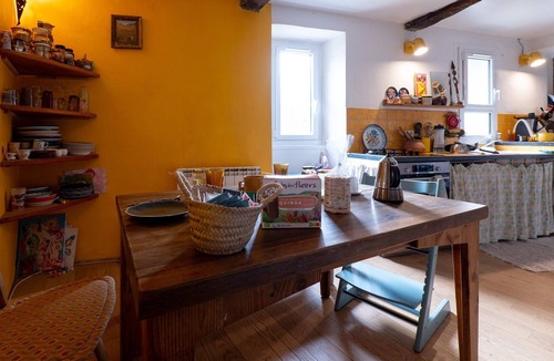 Reillanne Bed & Breakfast | Guest Room “Chambre Au Calme” with Mountain View, Shared Terrace, and Wi-Fi