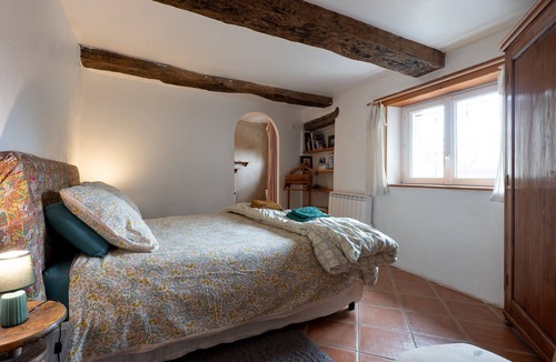Reillanne Bed & Breakfast | Guest Room “Chambre Au Calme” with Mountain View, Shared Terrace, and Wi-Fi