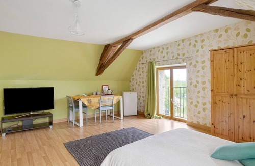 Durtal Bed & Breakfast | Guest Room 'Cocon' with Shared Garden and Wi-Fi