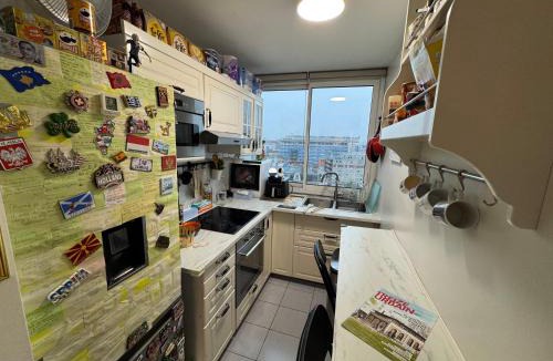 Asiatique House | Guest room in a shared apartment - Metro 7 and Tramway T3a